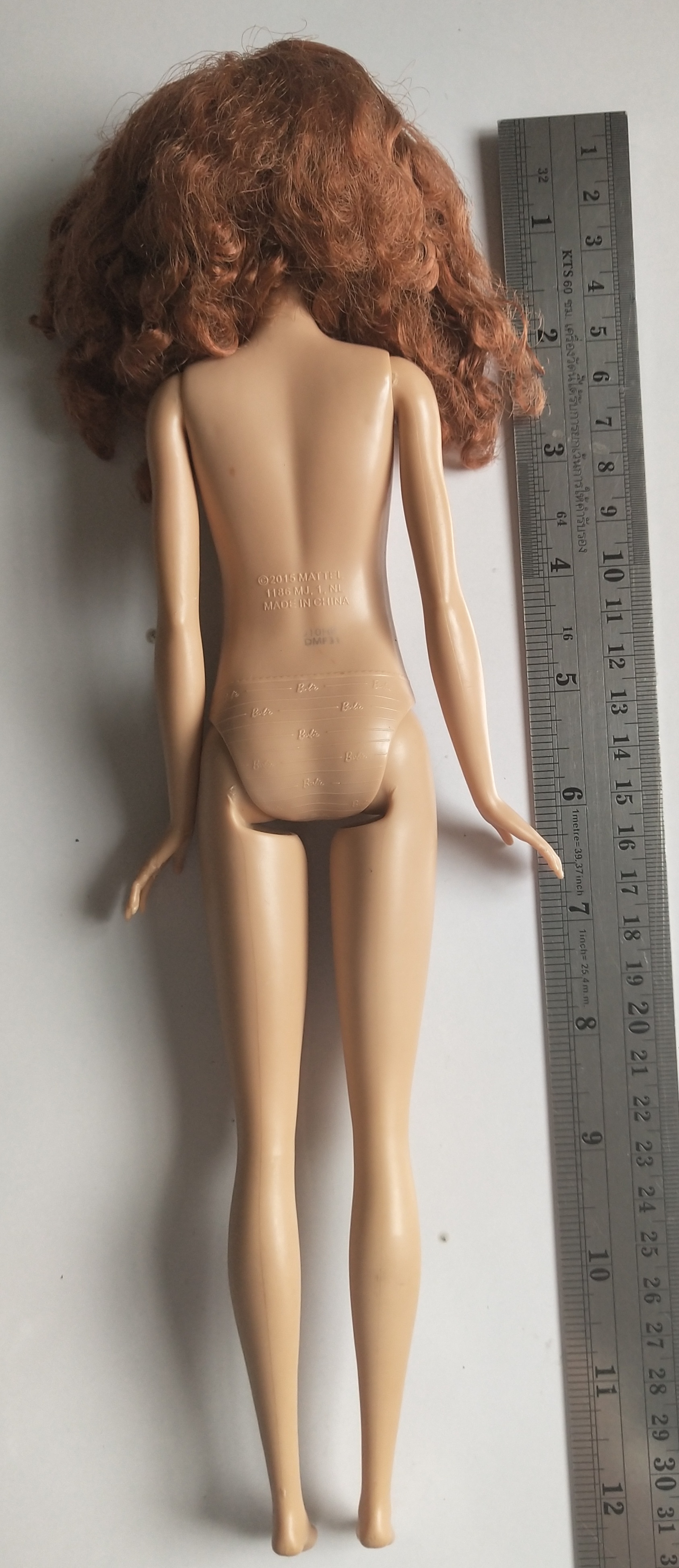 ของเล่น ของสะสม **มือซ้ายมีรอยกัดตามภาพ ตุ๊กตาบาร์บี้ จากแมทเทล 2016 Mattel Barbie หน้าสวยผมทองหยิกหยอง ขาแข็ง สภาพดี **มือซ้ายมีตำหนิ ตามภาพ