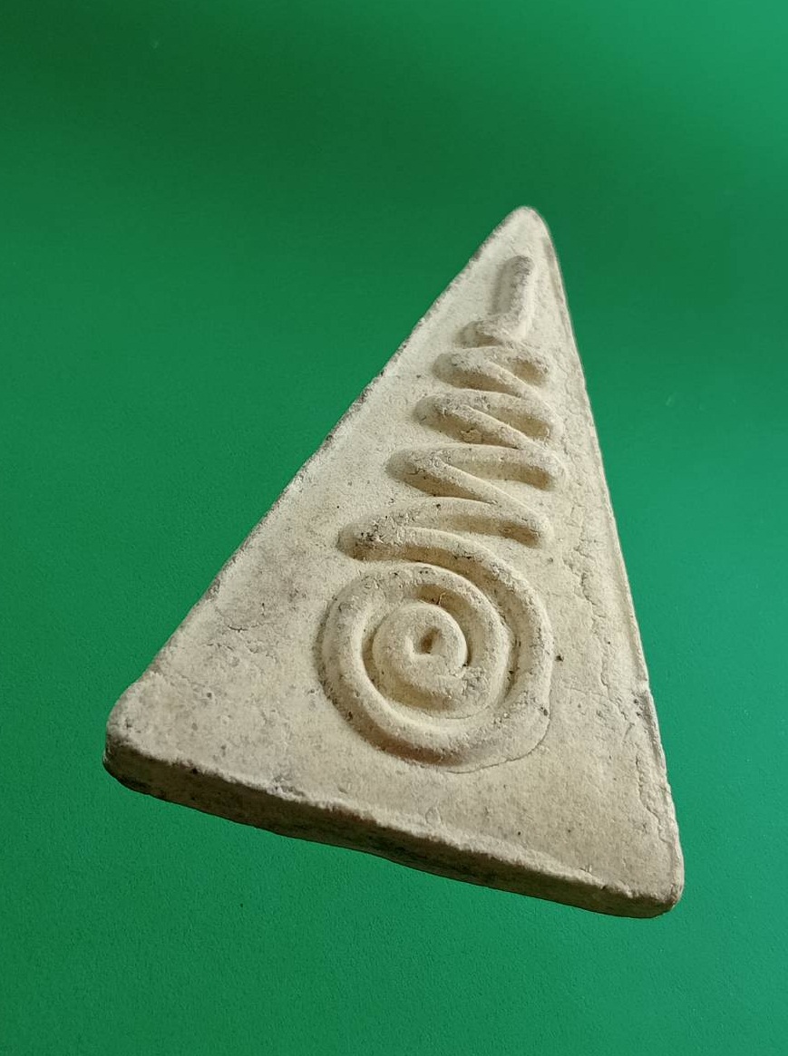 ผ2928 พระนางพญา หลังยันต์อุ ไม่ทราบที่ครับ