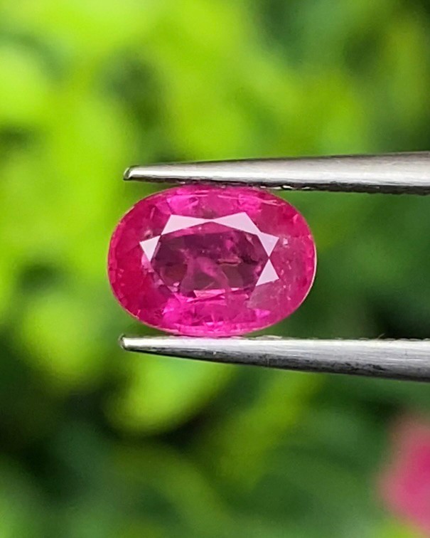 พลอย ชมพู พิ้ง แซฟไฟร์ Pink Sapphire 1.09 กะรัต (Cts.) พลอยแท้ อัญมณีมงคลประจําวันเกิด เครื่องประดับพลอย
