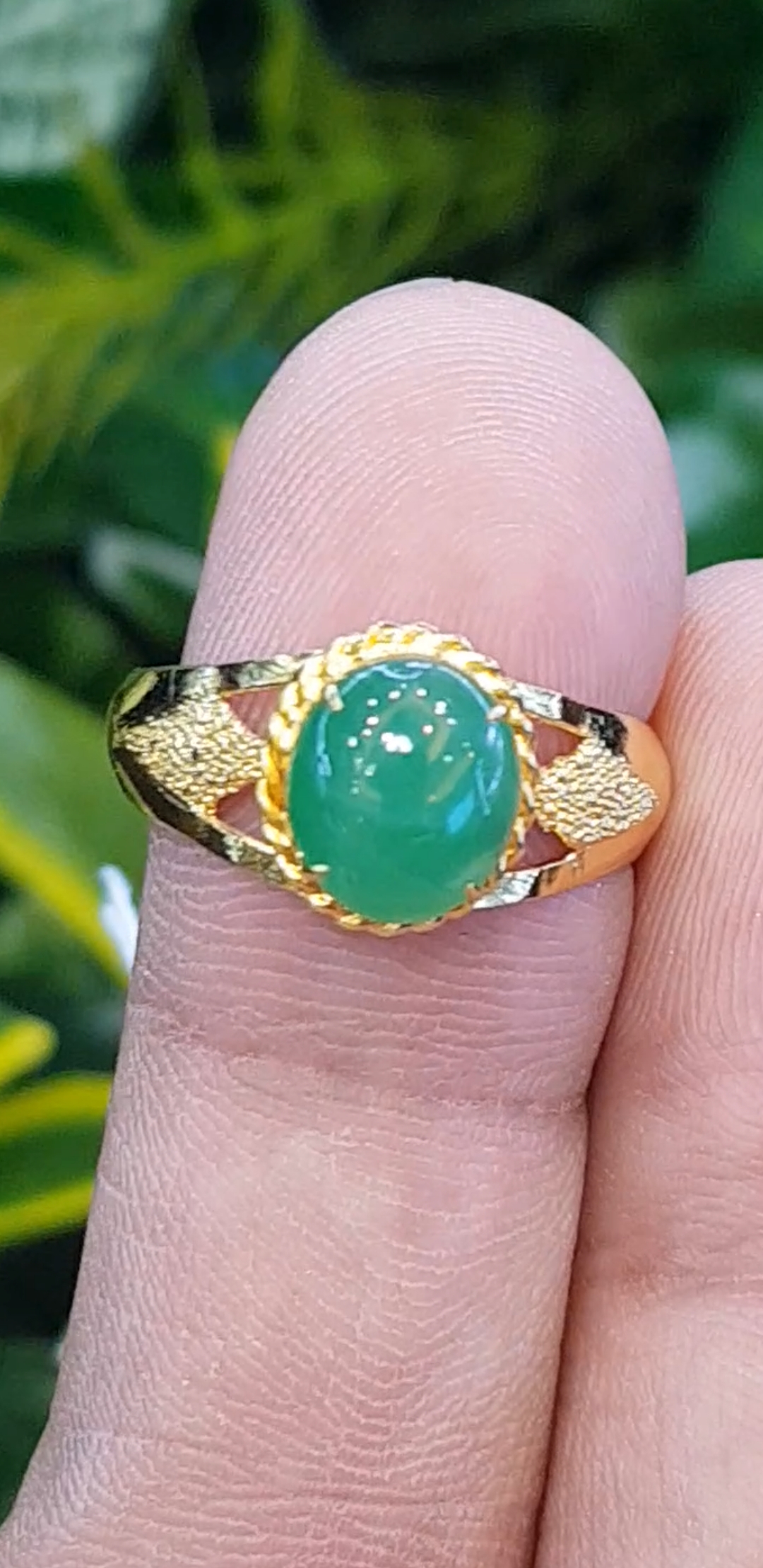หยก พม่า แท้ Jade แหวนหยก 翡翠戒指 (Jadeite ring) ดิบ 1.30 กะรัต (Cts.) ไม่ผ่านการปรับปรุง (Type A) พม่า (Myanmar)