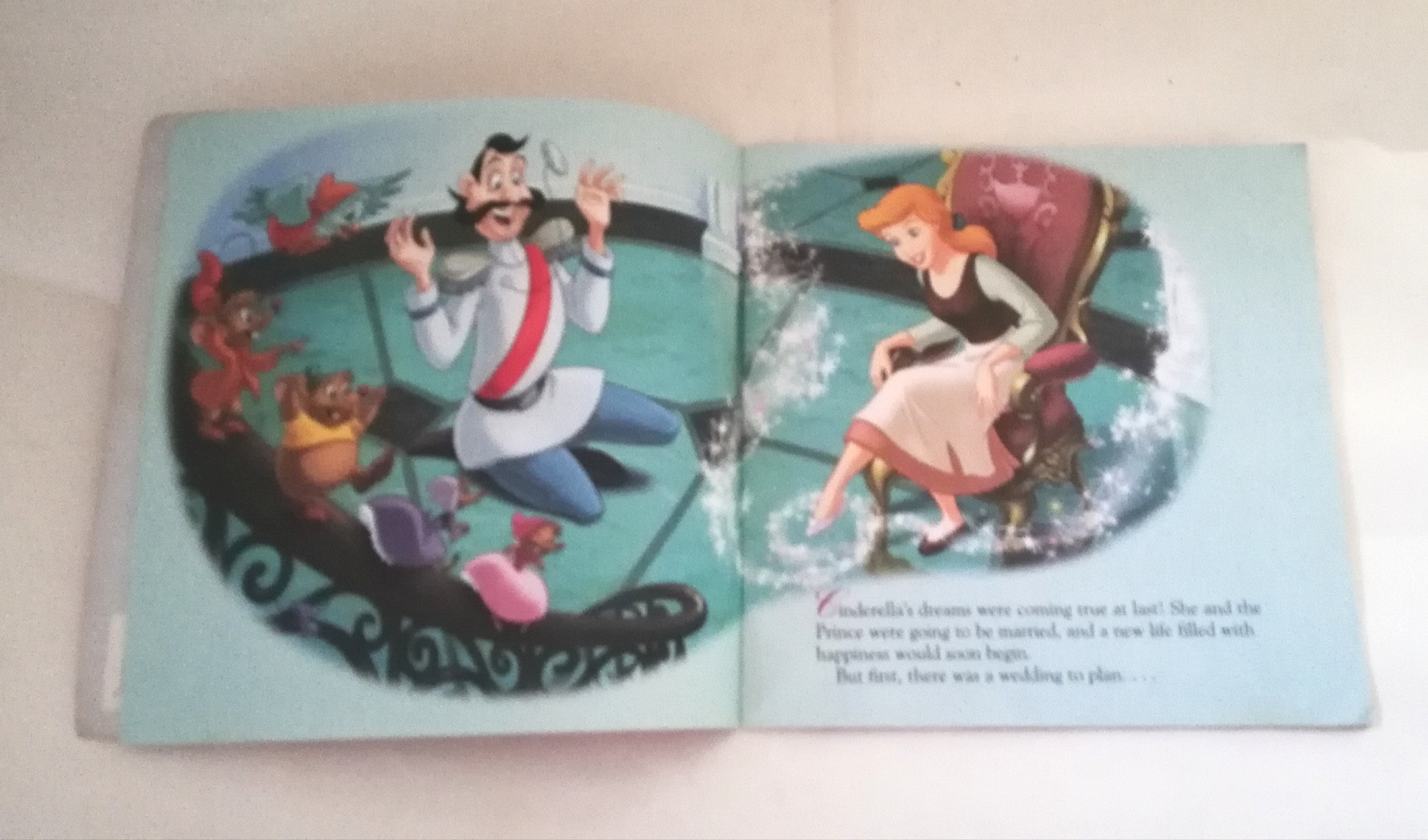 หนังสือนิทานภาพสวยๆจากดิสนีย์ ฉบับภาษาอังกฤษ Disney Princess, My Perfect wedding งานแต่งงานของซินเดอเรลล่า หนังสือขนาด 8 * 8 นิ้ว** มีตำหนิบ้างตามภาพ