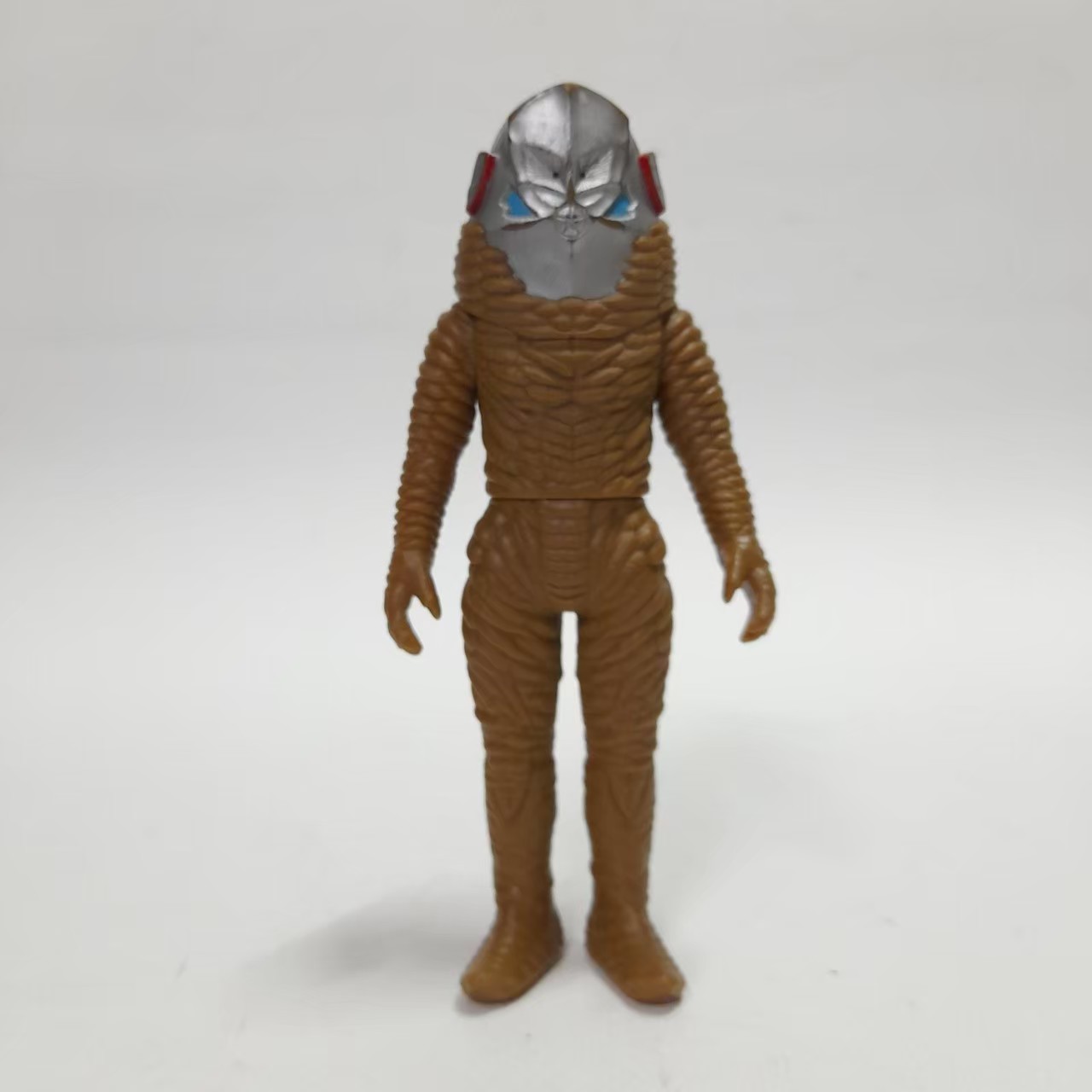 ซอฟ 5.5นิ้ว มนุษย์ดาวซาราป จากอุลตร้าแมนเมบิอุส ออกขายในรุ่น อุลตร้าแมน เอ๊กซ์ ขนาดตามภาพ มือสองสภาพดีมีรอยบ้าง มีสติ๊กเกอร์ใต้เท้า