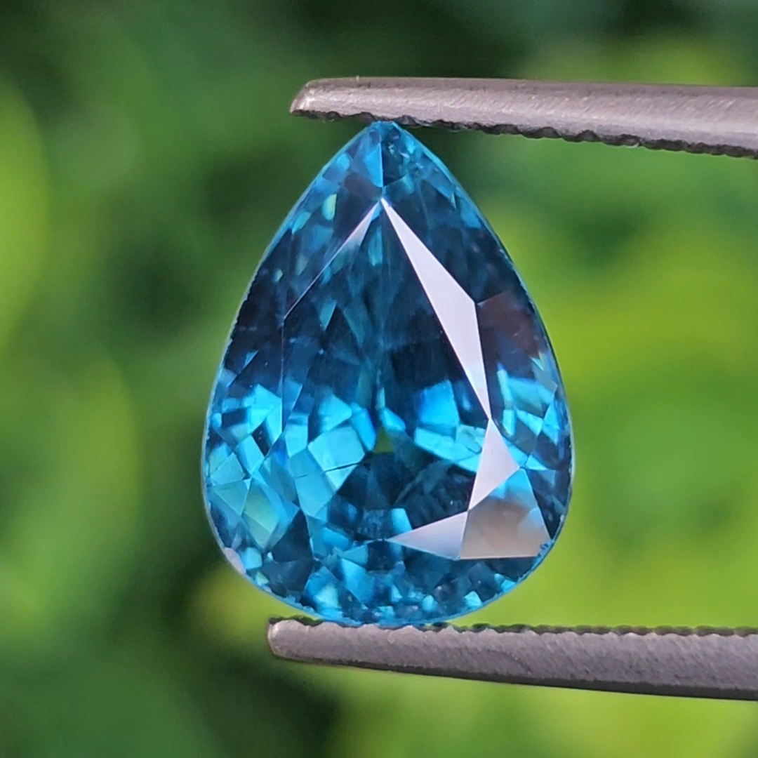 พลอย เพทาย (Zircon) 5.55 กะรัต (Cts.) พลอยแท้ อัญมณีมงคลประจําวันเกิด เครื่องประดับพลอย