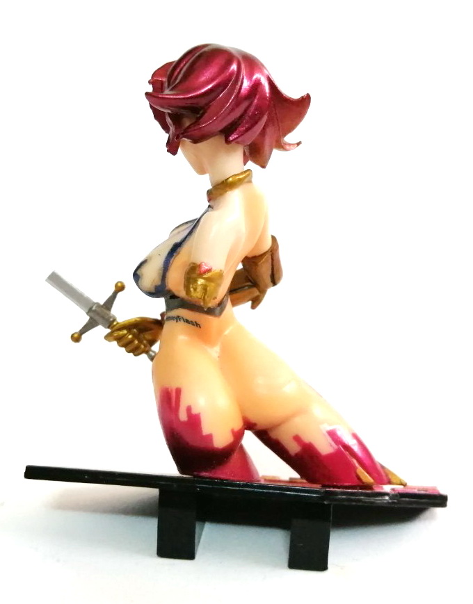 บัส ครึ่งตัว คิวตี้ฮันนี่แฟลช พร้อมฐาน ตำหนิดาบหัก ขายตามสภาพ