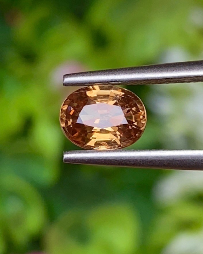 พลอย เพทาย (Zircon) 1.25 กะรัต (Cts.) พลอยแท้ อัญมณีมงคลประจําวันเกิด เครื่องประดับพลอย