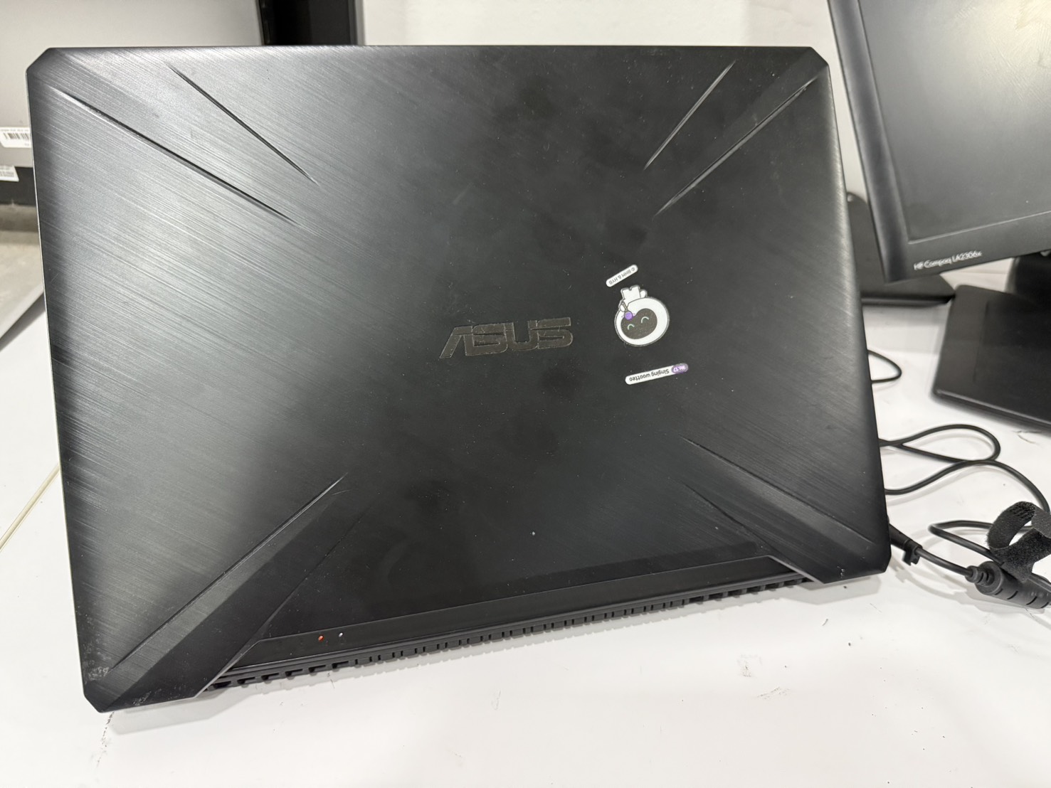 Notebook Asus TUF Gaming FX505DT(Ryzen7 3750H/16GB/M.2 512GB/GTX1650 4GB)+Adapter จอ Bright บานพับแตก Keyborad ลอก ลำโพงแตก แบต 48% พัดลมดัง
