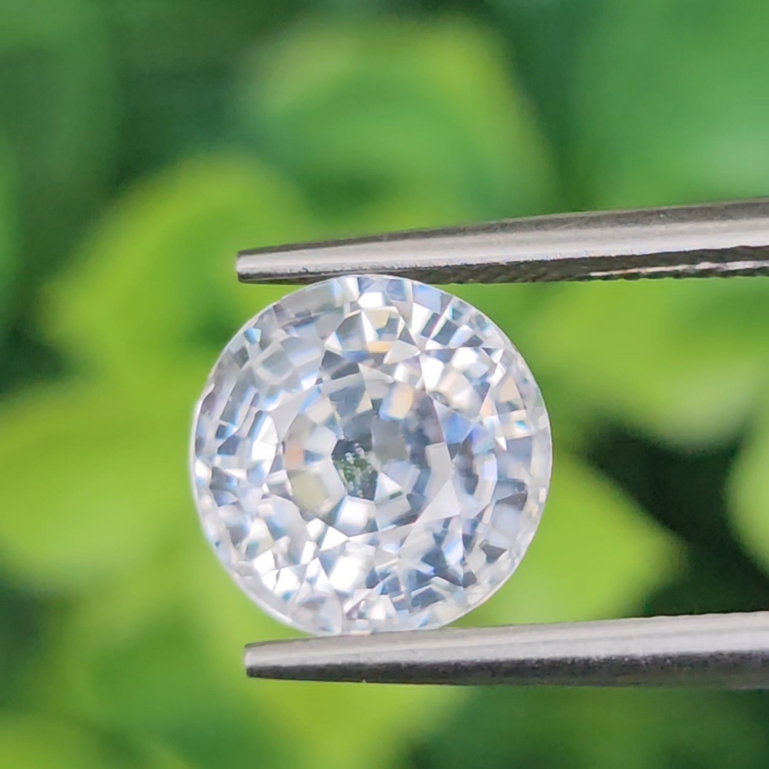 พลอย เพทาย Natural Zircon 4.08 กะรัต (Cts.) พลอยแท้ อัญมณีมงคลประจําวันเกิด เครื่องประดับพลอย