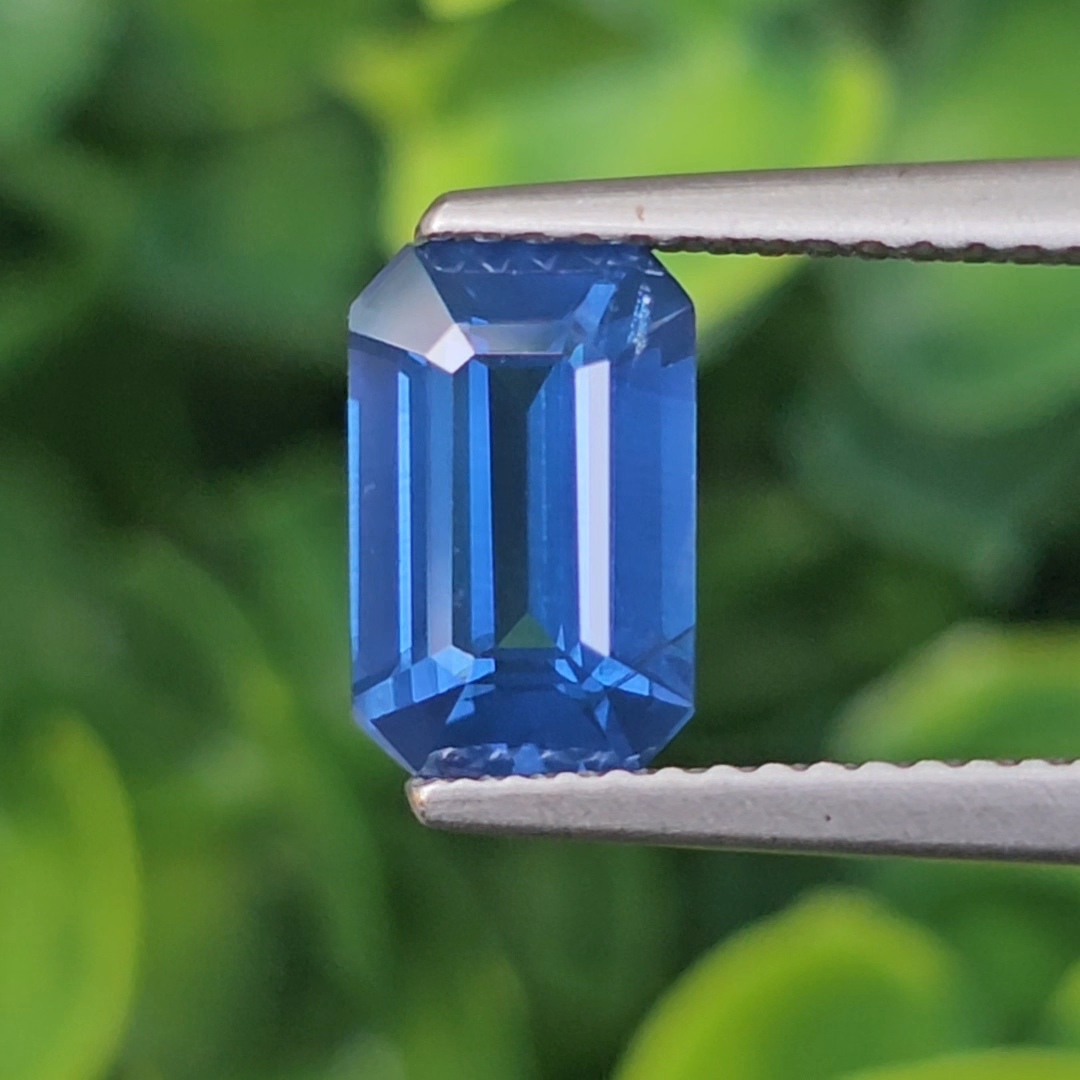 พลอย ไพลิน (Blue Sapphire) 2.11 กะรัต (Cts.) สีพิเศษ คอนฟลาวเวอร์ บลู (Cornflower Blue) พลอยแท้ อัญมณีมงคลประจําวันเกิด เครื่องประดับพลอย