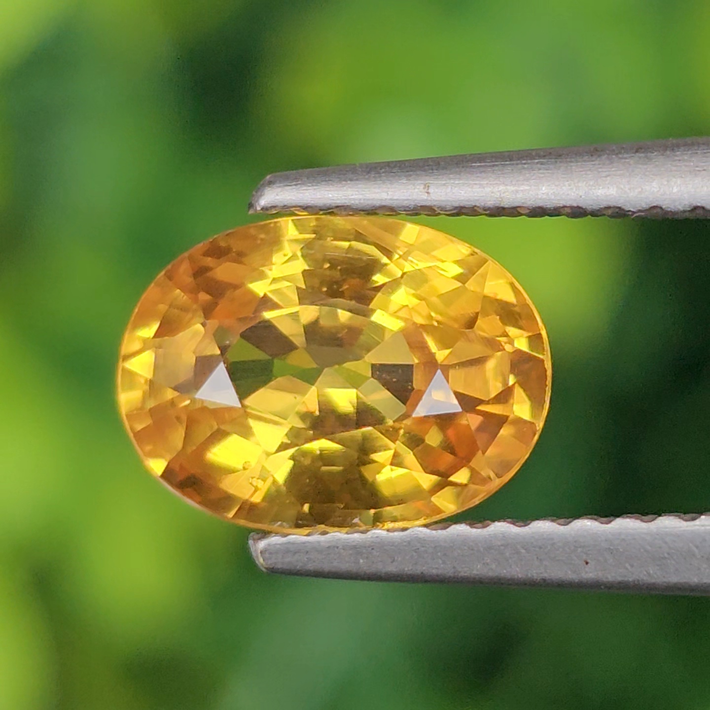 พลอย บุษราคัม yellow sapphire 2.33 กะรัต (Cts.) พลอยแท้ อัญมณีมงคลประจําวันเกิด เครื่องประดับพลอย