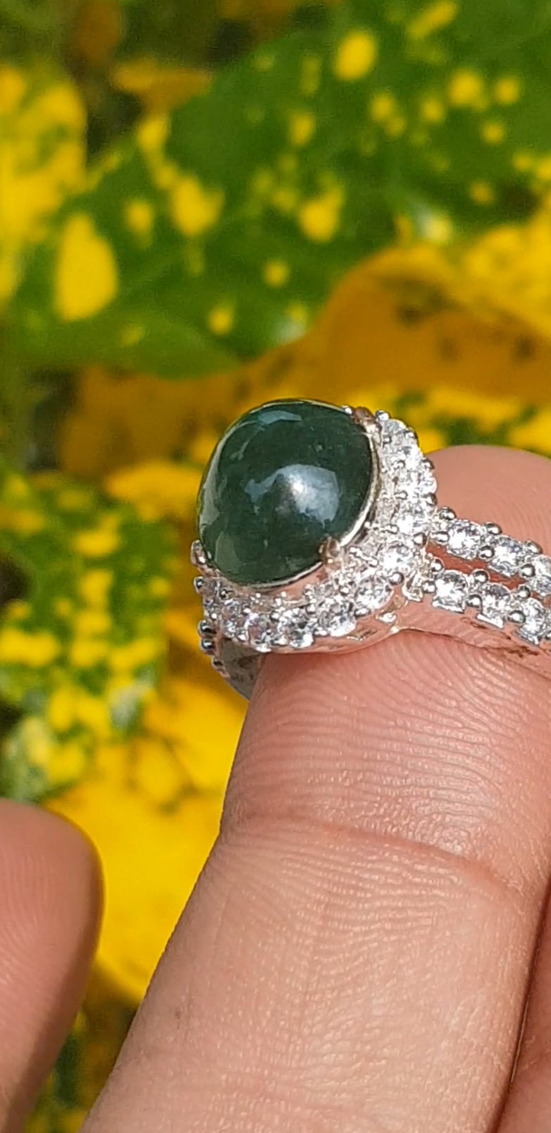 หยก พม่า แท้ Jade แหวนหยก 翡翠戒指 (Jadeite ring) 3.34 กะรัต (Cts.) (Size) 55 ดิบ ไม่ผ่านการปรับปรุง (Type A) พม่า (Myanmar)