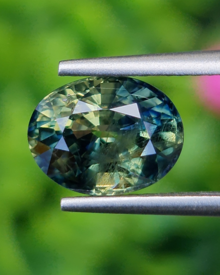 พลอย แซฟไฟร์ 3 สี Tri-Color Sapphire 3.45 กะรัต (Cts.) พลอยแท้ อัญมณีมงคลประจําวันเกิด เครื่องประดับพลอย