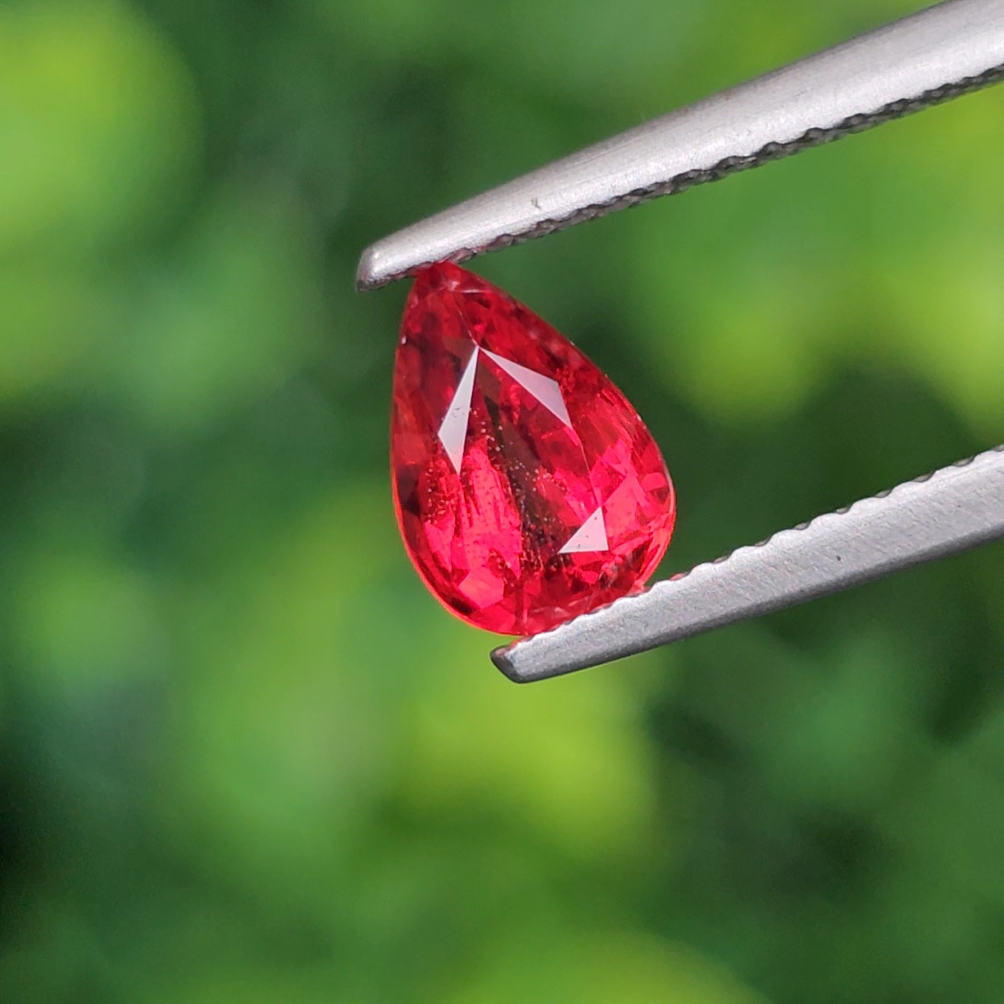 พลอย ทับทิม ซองเจีย Songea Ruby Sapphire 1.01 กะรัต (Cts.) พลอยแท้ อัญมณีมงคลประจําวันเกิด เครื่องประดับพลอย