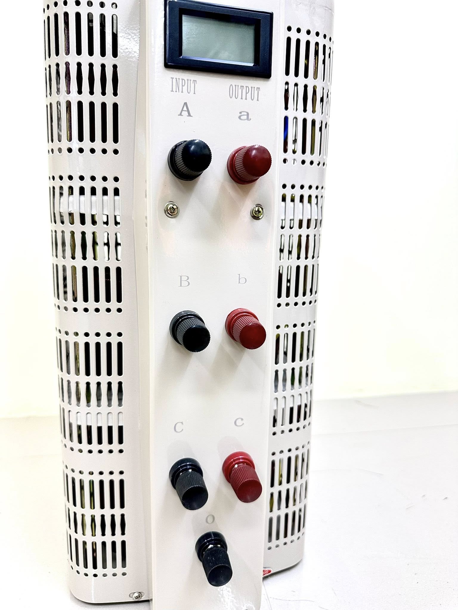 วาริแอค หม้อแปลงปรับแรงดันไฟฟ้าชนิดแกนหมุน 15Kva 3 เฟส