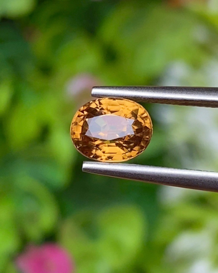 พลอย เพทาย (Zircon) 1.80 กะรัต (Cts.) พลอยแท้ อัญมณีมงคลประจําวันเกิด เครื่องประดับพลอย