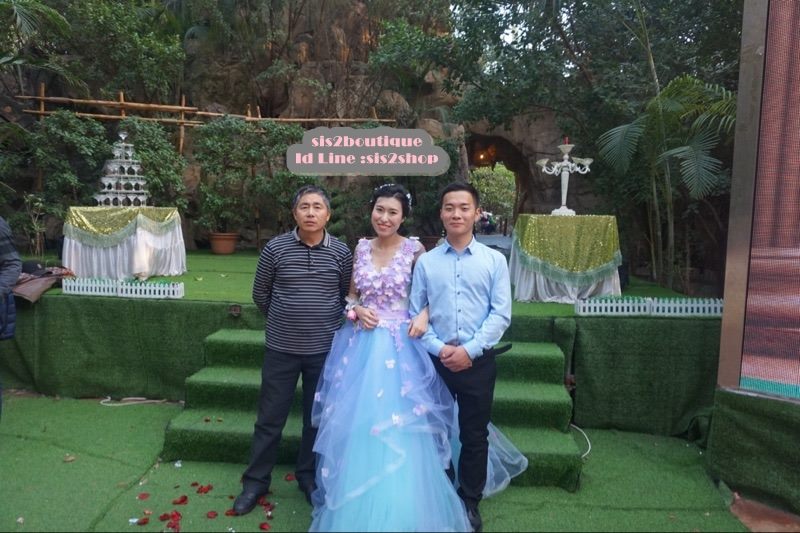 Pre-order ชุดแฟนซี ชุดราตรียาว แขนกุด คอวี แต่งดอกไม้ เชือกผูกหลัง สำเนา