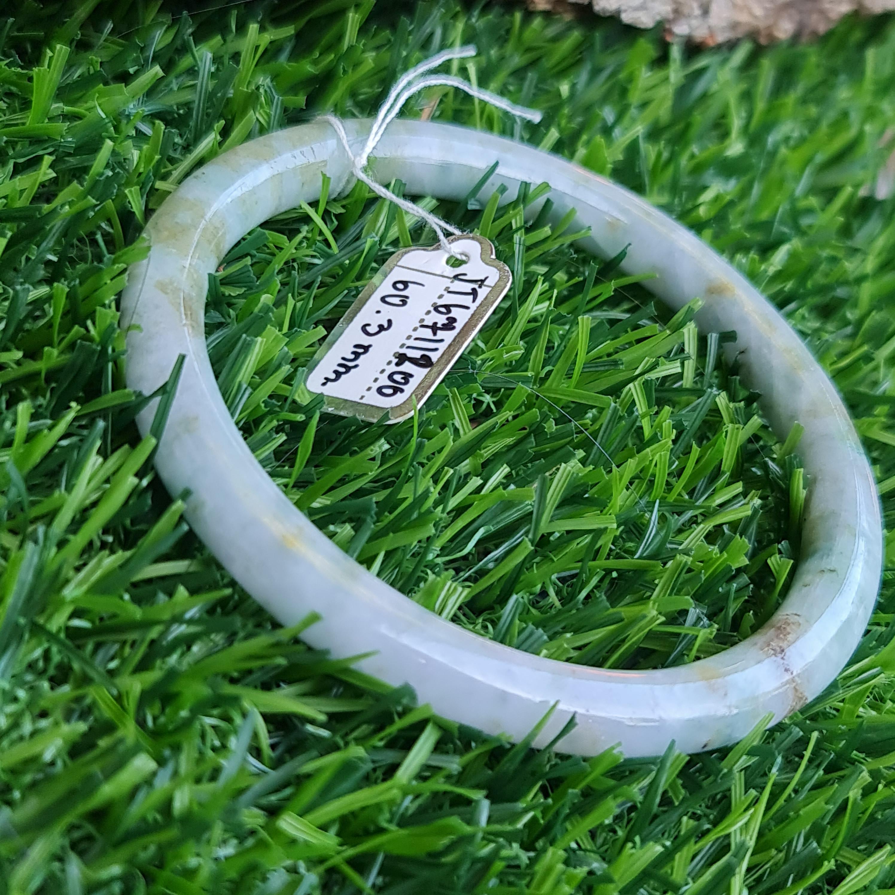 JT6711200 หยก พม่า แท้ Jade กำไลหยก 60.3 มม. (Jadeite bracelet) พม่า (Myanmar)