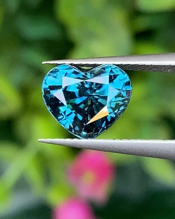 พลอย เพทาย (Zircon) 3.44 กะรัต (Cts.) พลอยแท้ อัญมณีมงคลประจําวันเกิด เครื่องประดับพลอย