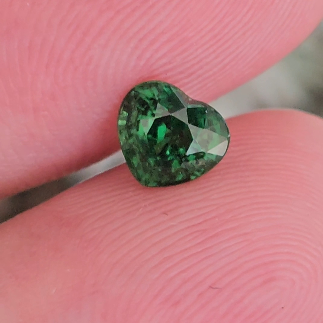 พลอย ซาโวไรท์ Tsavorite Garnet 1.16 กะรัต (Cts.) ดิบ Unheated พร้อมใบเซอร์ อัญมณีมงคลประจําวันเกิด เครื่องประดับพลอย