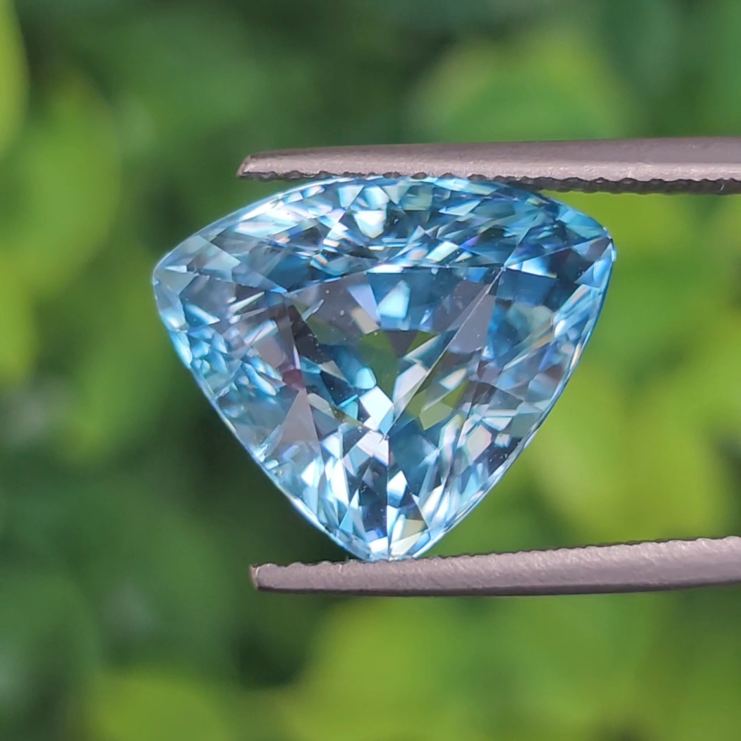 พลอย เพทาย Natural Zircon 11.26 กะรัต (Cts.) พลอยแท้ อัญมณีมงคลประจําวันเกิด เครื่องประดับพลอย