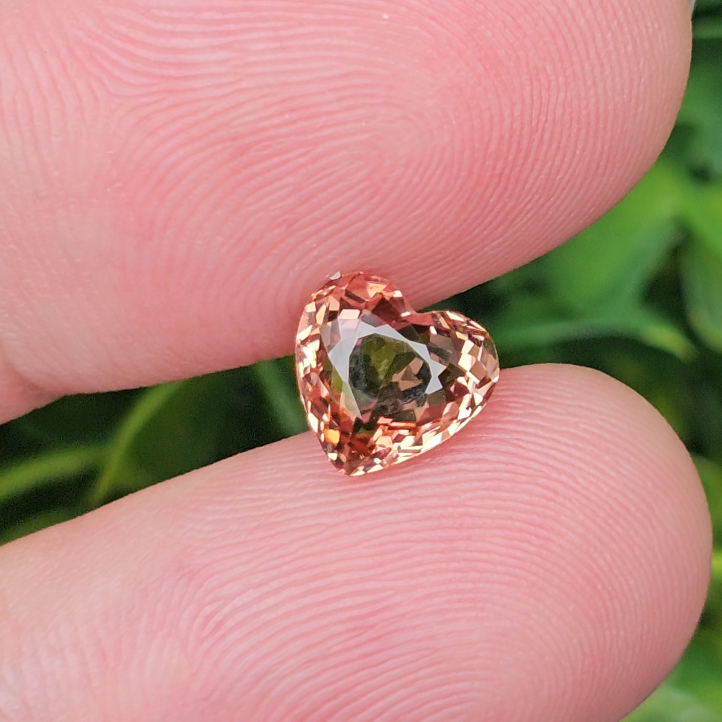 พลอย ทัวร์มาลีน Tourmaline 2.02 กะรัต (Cts.) ลอยแท้ อัญมณีมงคลประจําวันเกิด เครื่องประดับพลอย