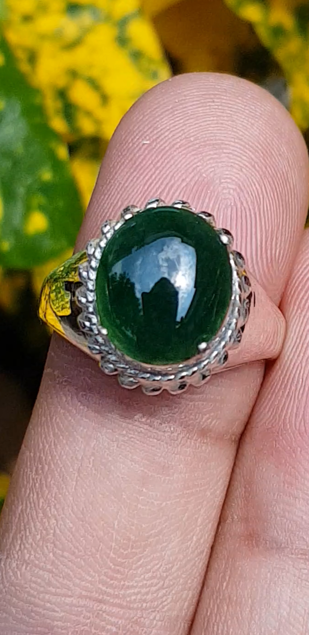 หยก พม่า แท้ Jade แหวนหยก 翡翠戒指 (Jadeite ring) 2.34 กะรัต (Cts.) (Size) 51 ดิบ ไม่ผ่านการปรับปรุง (Type A) พม่า (Myanmar)