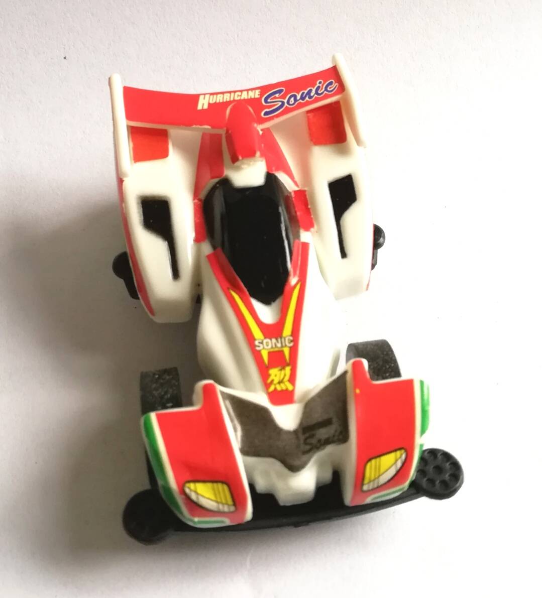 โมเดลรถแข่งในแคปซูล สีแดง ขนาดประมาณ 6 cm. pull back ของสะสมเก่า จาก 7-11