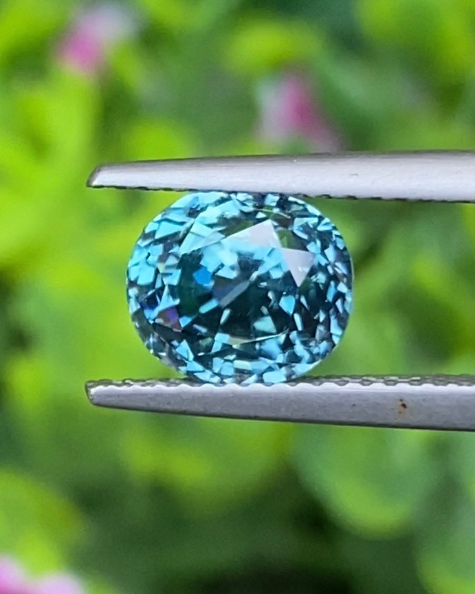 พลอย เพทาย Natural Zircon 4.08 กะรัต (Cts.) พลอยแท้อัญมณีมงคล ประจําวันเกิด เครื่องประดับพลอย