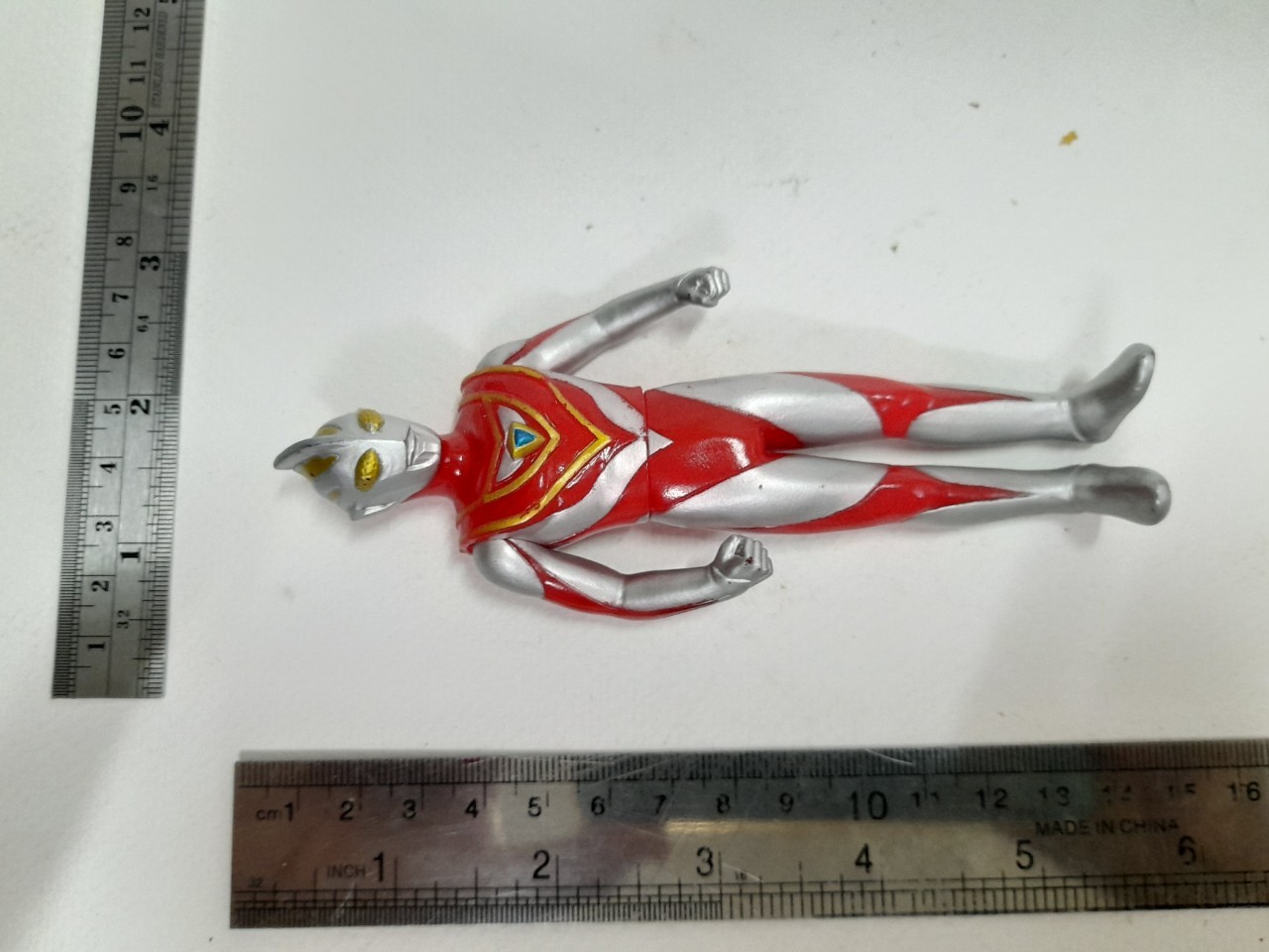 ซอฟ 5-5.5 นิ้ว อุลตร้าแมนไกอา มือสอง สภาพดี มีรอยบ้าง มีปั๊มใต้เท้า