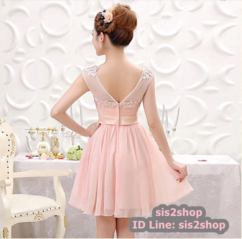 พร้อมส่ง ชุดราตรีสั้น แขนกุด สีชมพู แต่งลูกไม้และปักมุกสวย แต่งเกสรดอกไม้ช่วงเอว