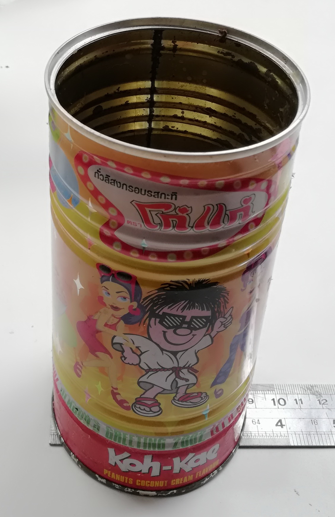 ของสะสม กล่องสังกะสี (กล่องโลหะ) กระป๋องโก๋แก่รสกะทิ Let's Celebrate 2002,Season Greeting ไม่มีฝา กระป๋องทรงกระบอกสีสันสดใส เส้นผ่าศุนย์กลางประมาณ 3" ความสูงประมาณ 10"