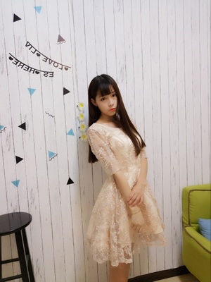 ชุดราตรีสั้นแขนสามส่วนปักดิ้นทั้งตัวเรียบหรู (ซิปหลัง)