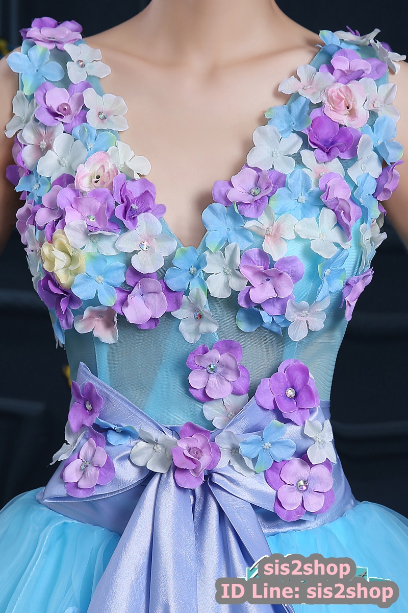 พร้อมเช่า ชุดแฟนซียาว แบบแขนกุด กระโปรงผ้าแก้ว ช่วงบนเป็นผ้าตาข่าย แซมด้วยดอกและผูกโบว์ช่วงเอว สวยมาก สีฟ้า (เชือกผูกหลัง)