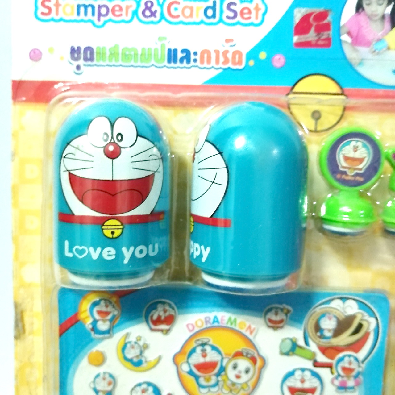 ของสะสมโดราเอม่อน**แพ็คเกจมีตำหนิ Stamper&Card set ชุดสแตมป์และการ์ด โดราเอม่อน โดเรม่อน ***ของแท้ - ตราแสตมป์ มีลาย Love You , Happy,ดีมาก,พอใช้,ดี,ปรับปรุง และมีสแตมป์ดาวและหัวโดราเอม่อน และสติ๊กเกอร์ ตามภาพ