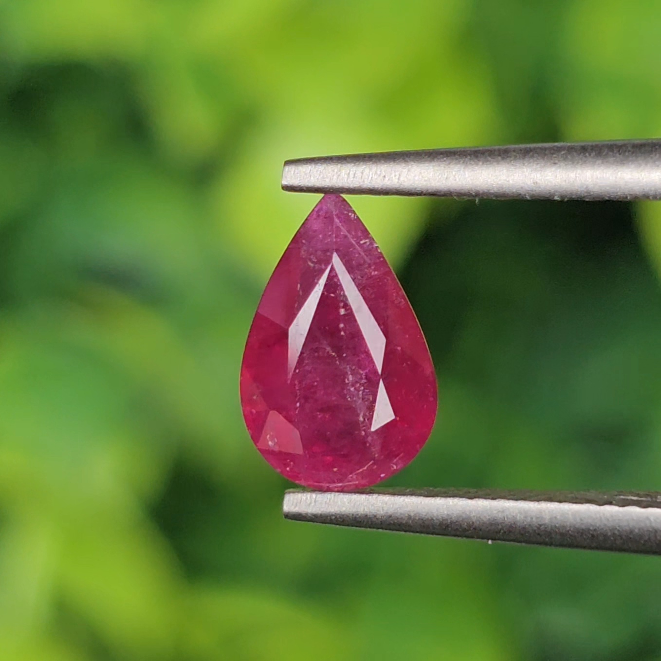 พลอย ทับทิม สยาม Siam Ruby Sapphire 1.01 กะรัต (Cts.) พลอยแท้ อัญมณีมงคลประจําวันเกิด เครื่องประดับพลอย