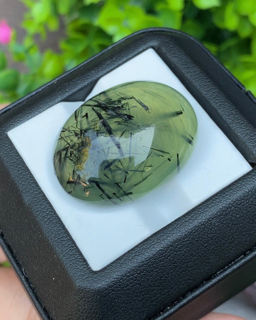 ไหมดำ พรีไนท์ Prehnite with Black tourmaline 66.75 กะรัต Cts. พลอยแท้ อัญมณีมงคลประจําวันเกิด เครื่องประดับพลอย