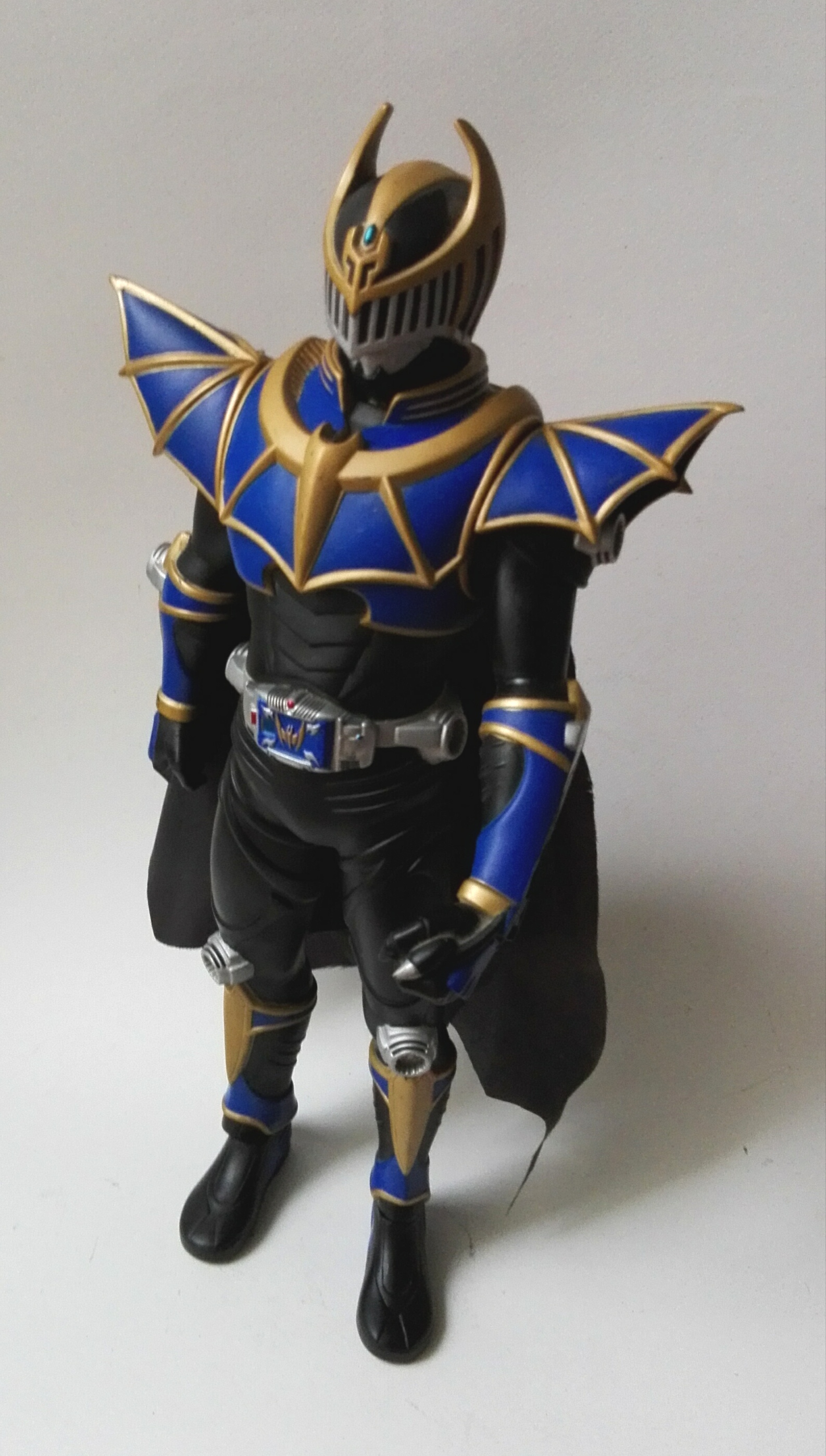 **มีตำหนิ อุปกรณ์ที่แขนซ้ายหาย **ของเล่น ของสะสม มาสค์ไรเดอร์ ไนท์ เซอร์วาย Masked Rider Knight, Survive จนาด 35 ซม.