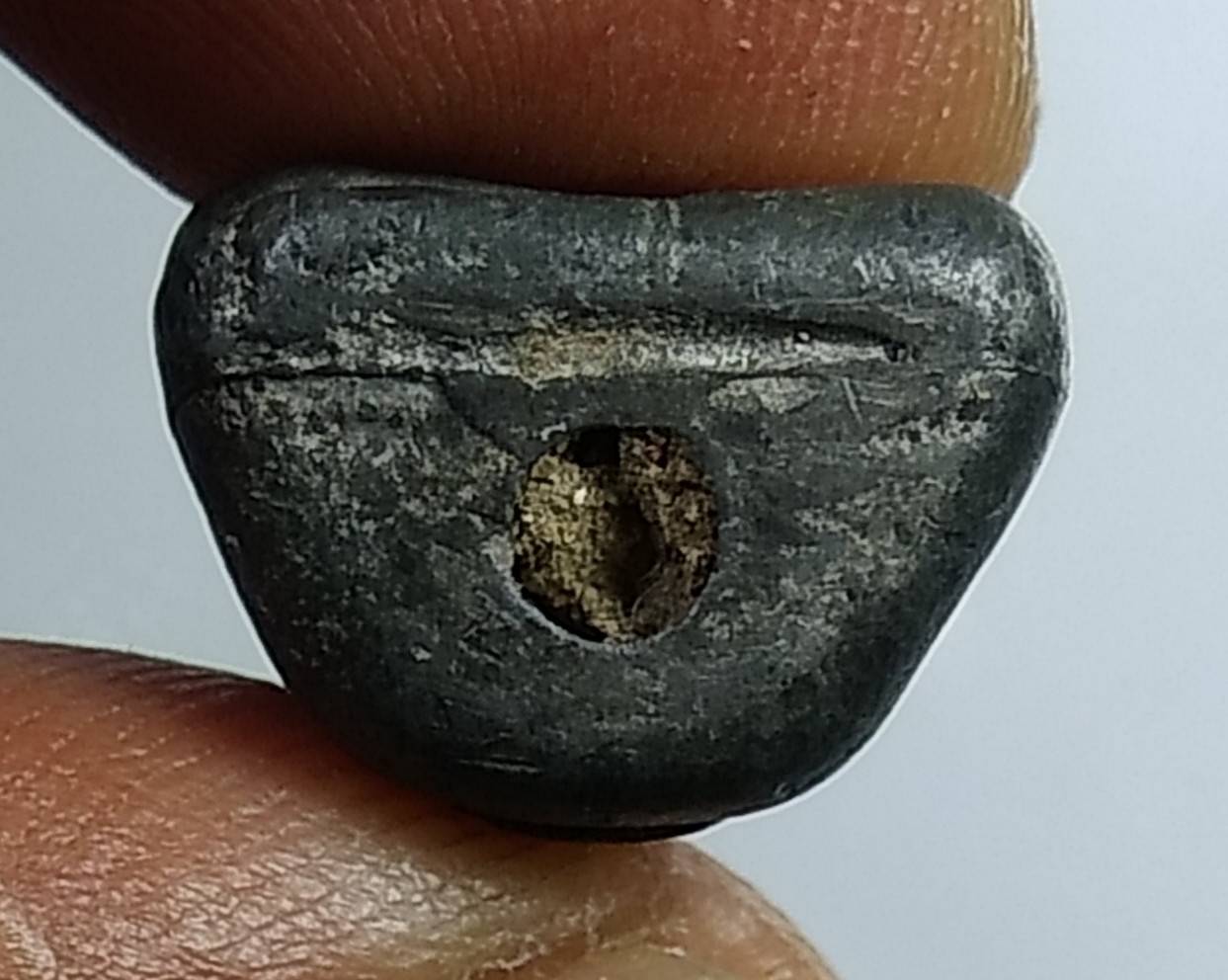 L079 พระปิดตามหาลาภฝนแสนห่า หลวงพ่อลัด วัดหนองกะบอก จ.ระยอง ปี2530 (เนื้อตะกั่วอุดผง)