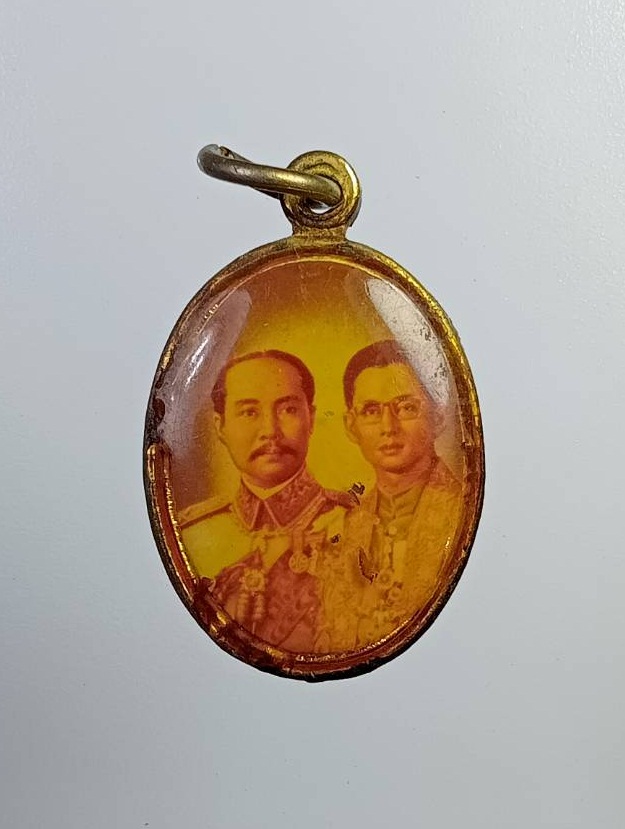 P153 ล็อกเก็ตรัชกาลที่5 รัชกาลที่9 หลัง หลวงปู่แหวน วัดดอยแม่ปั๋ง จ.เชียงใหม่