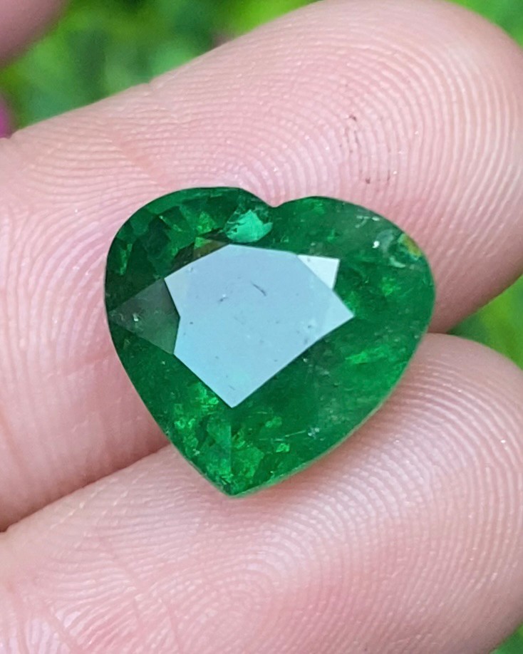 พลอย ซาโวไรท์ Tsavorite Garnet 6.99 กะรัต (Cts.) ดิบ Unheated พร้อมใบเซอร์ พลอยแท้ อัญมณีมงคลประจําวันเกิด เครื่องประดับพลอย