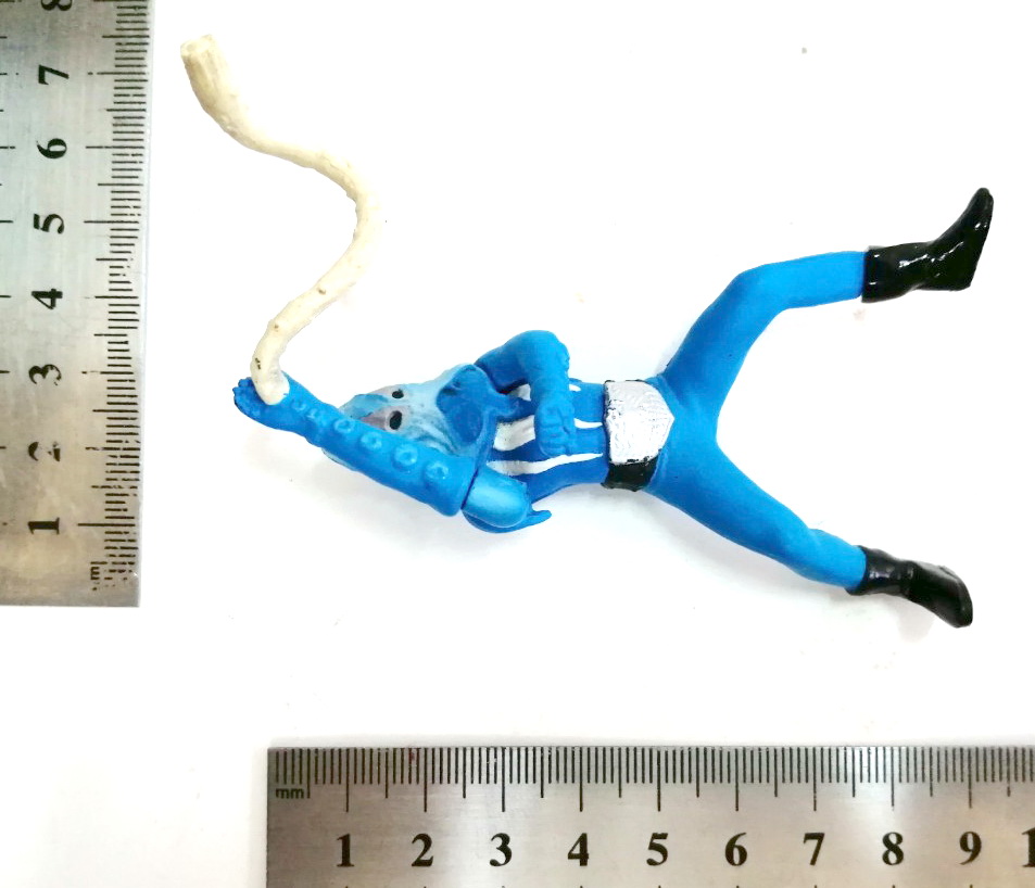 กาชาปอง HG SERIES ชุดสัตว์ประหลาดจากเรื่องคาเมนไรเดอร์1Masked Rider 1 หรือ ไอ้มดแดงอาละวาด ตัวนี้คือ คุราเกะดาวน์(มนุษย์แมงกระพรุนพิษ) จากภาพยนตร์ ตอนที่ 25ขนาดสูงราว 10 ซม.