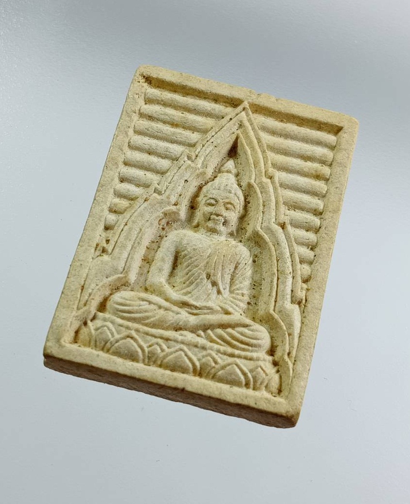 ผ3214 พระผง พิมพ์พระพุทธหน้าอินเดีย หลังยันต์พุทธโธ ไม่ทราบที่