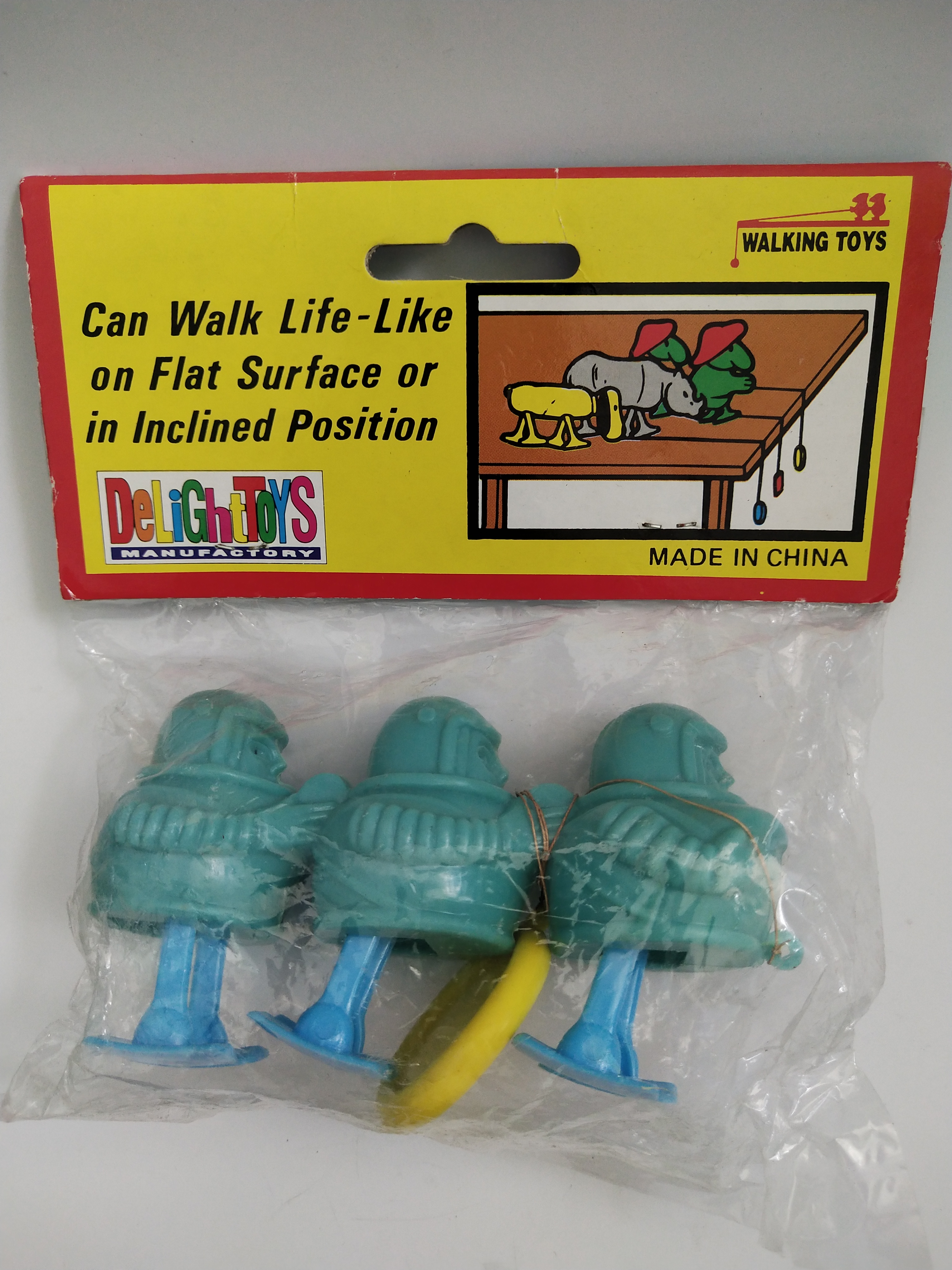 มีหลายภาพ ของเลนเรโทร Walking Spacemen