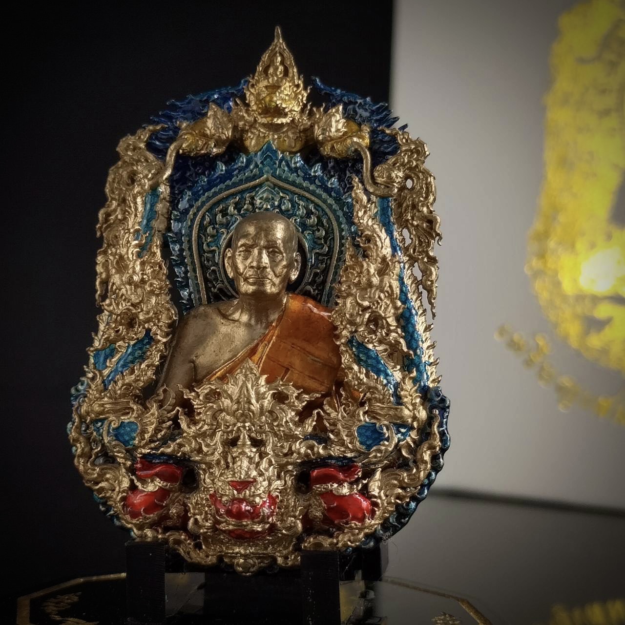 เหรียญเสมาบารมีพลิกชีวิตหลวงพ่อพัฒน์ รหัส 15 บรอนซ์ลงยา (พิเศษเลี่ยมกันน้ำให้ฟรี)