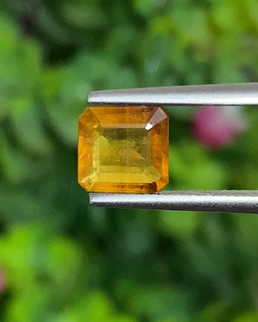 พลอย บุษราคัม yellow sapphire 1.30 กะรัต (Cts.) พลอยแท้ อัญมณีมงคลประจําวันเกิด เครื่องประดับพลอย