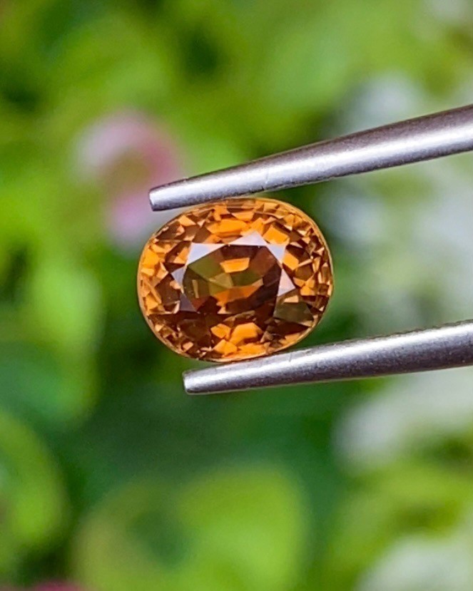 พลอย เพทาย (Zircon) 1.61 กะรัต (Cts.) พลอยแท้ อัญมณีมงคลประจําวันเกิด เครื่องประดับพลอย