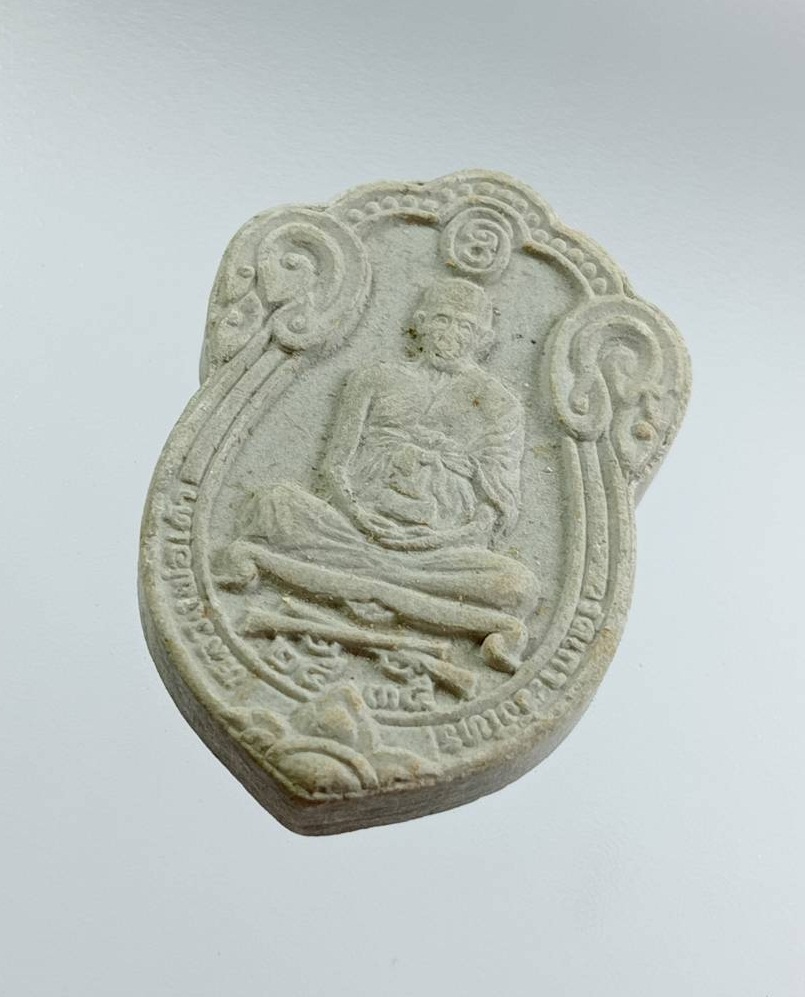 ผ3218 พระผงรูปเหมือน พิมพ์เสมานั่งปืน หลวงพ่อเต้า วัดเกาะวังไทร จ.นครปฐม ปี2535