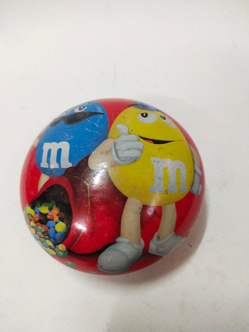 ตลับโลหะ ทรงกลม ช้อคโกเล็ต M&M ขนาดตามรูป งานสะสม มือสอง สภาพตามรูป มีรอยถลอก งานเก่าตามเวลา