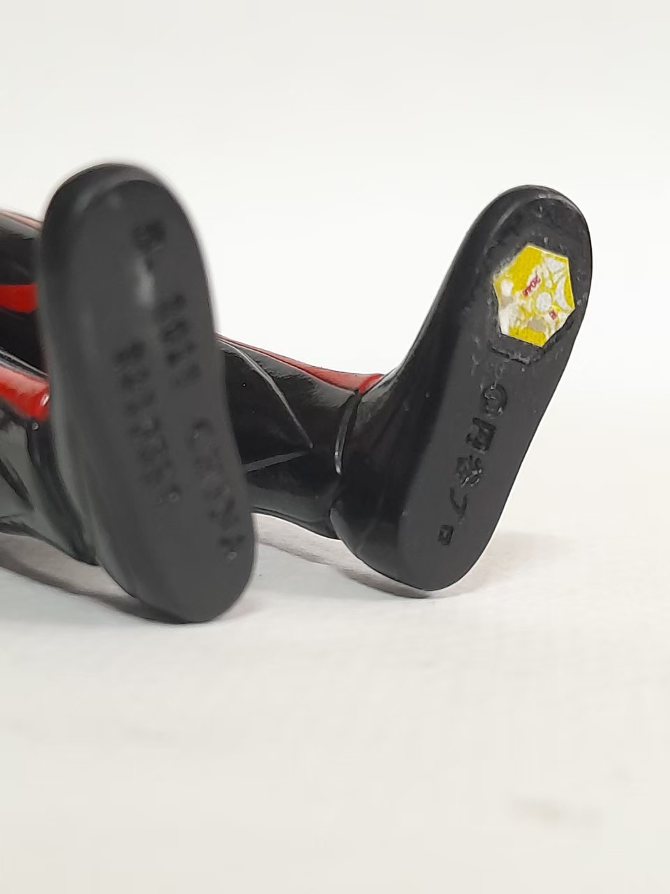 ซอฟ 5-5.5 นิ้ว ดาค์คซากิ จากอุลตร้าแมนเนกซัส ขนาดตามรูปมือสองสภาพดีมีรอยบ้าง มีปั๊ม