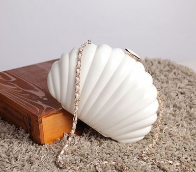พร้อมส่ง Evening Clutch กระเป๋าออกงาน ทรงเปลือกหอย ใส่ของได้เยอะจุใจ สีขาวมุก มาพร้อมสายสะพายยาว