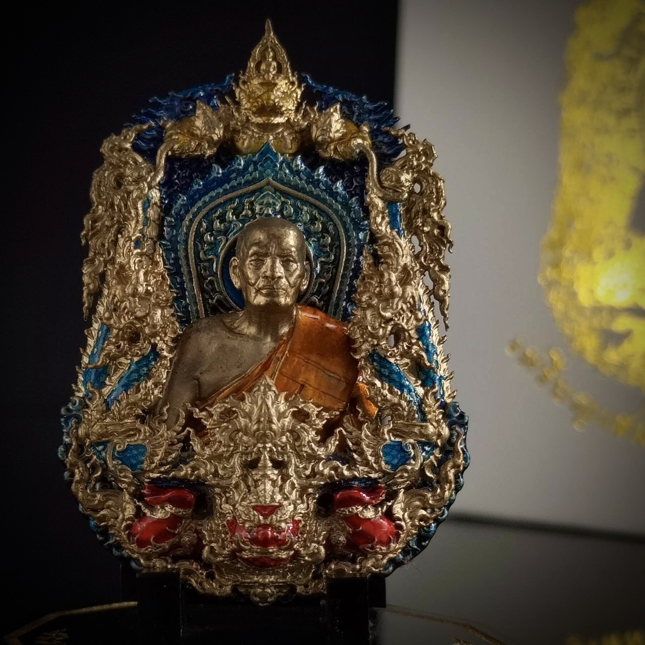 เหรียญเสมาบารมีพลิกชีวิตหลวงพ่อพัฒน์ รหัส 15 บรอนซ์ลงยา (พิเศษเลี่ยมกันน้ำให้ฟรี)